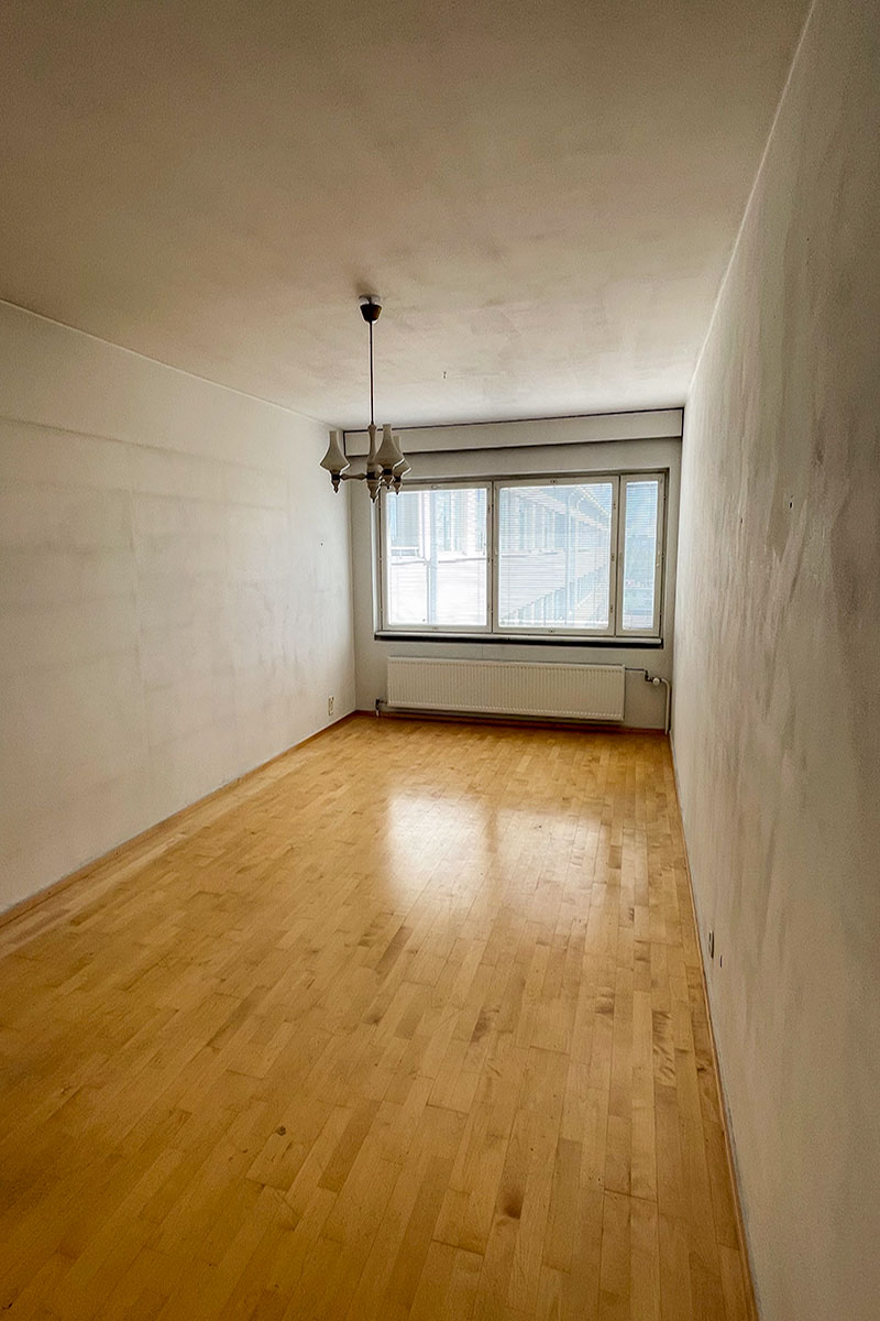 Olohuoneessa oli potentiaalia, mutta tila kaipasi lämpöä ja toiminnallisuutta.